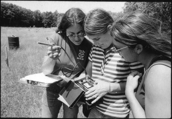Photo memory 15 - three women collecting field data