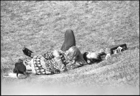 Photo memory 47 - Couple laying on the grass