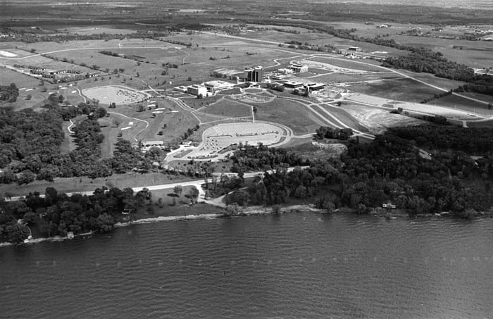 Photo memory 60 - Early aerial view of campus from the bay
