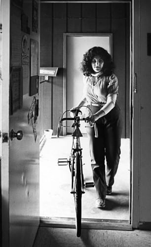 Photo memory 66 - Girl with a bike in an apartment doorway