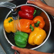 Washing_peppers